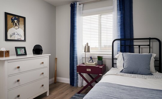 Secondary bedroom in the Aurora showhome by Alquinn Homes in Woodbend, Leduc.