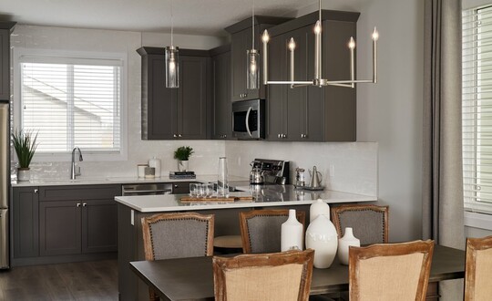 Kitchen and dinette in the Aurora showhome by Alquinn Homes in Woodbend, Leduc.